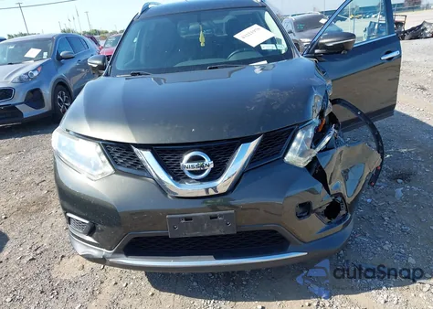 2015 Nissan Rogue Sv z USA, uszkodzony, nr VIN 5N1AT2MV2FC876701